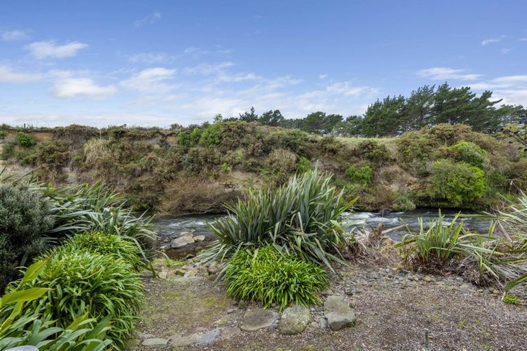 Photo of property in 18 Kawei Road, Ohawe, Hawera, 4671