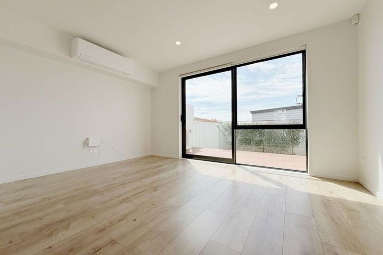 Photo of property in 6/737 East Coast Road, Browns Bay, Auckland, 0630