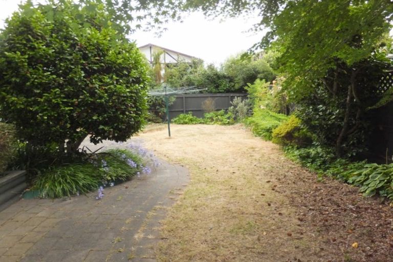 Photo of property in 17 Highland Place, Avonhead, Christchurch, 8042