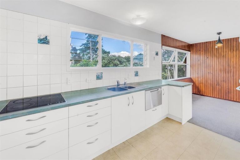 Photo of property in 28 Cheriton Road, Mellons Bay, Auckland, 2014