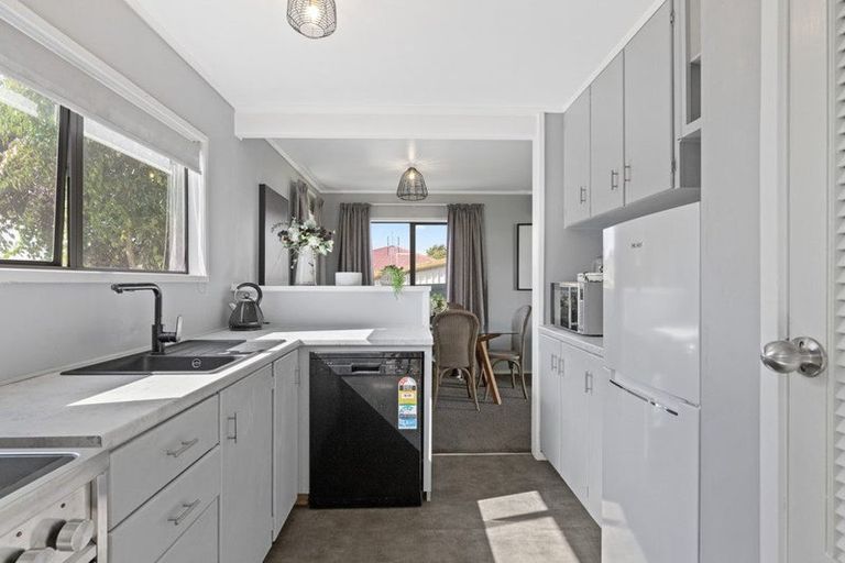 Photo of property in 3 Iris Place, Clendon Park, Auckland, 2103