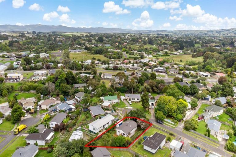 Photo of property in 8 Tawa Place, Waiuku, 2123