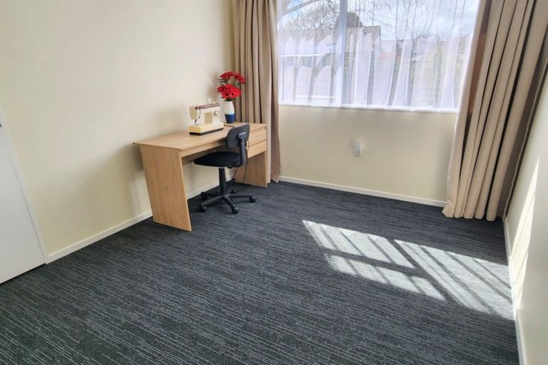 Photo of property in 44 Escort Grove, Awapuni, Palmerston North, 4412