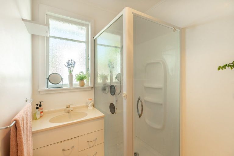 Photo of property in 6 Kaitawa Crescent, Paraparaumu, 5032