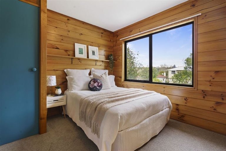 Photo of property in 2/11 Sunhaven Avenue, Glenfield, Auckland, 0629