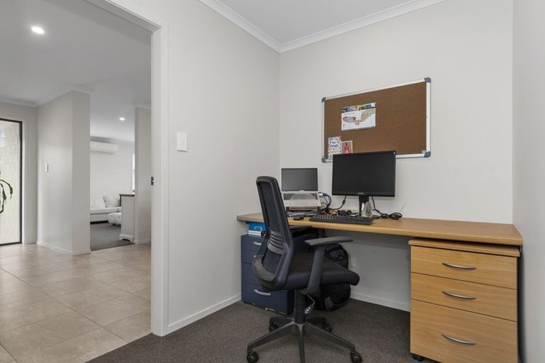 Photo of property in 294 Lakes Boulevard, Pyes Pa, Tauranga, 3112