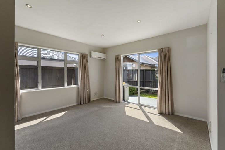 Photo of property in 2/12 Mounter Avenue, Northwood, Christchurch, 8051
