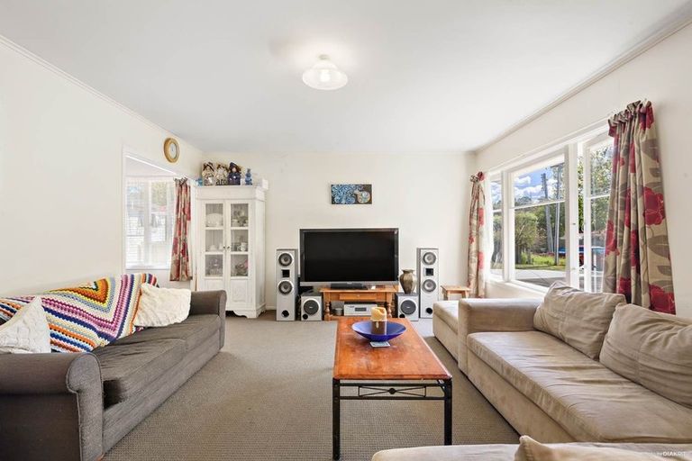 Photo of property in 70 Smythe Road, Henderson, Auckland, 0612