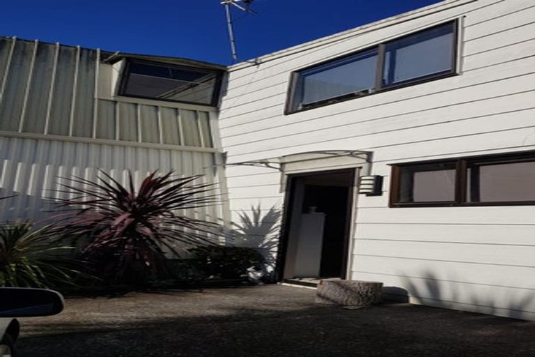 Photo of property in 11 Odin Place, Beach Haven, Auckland, 0626