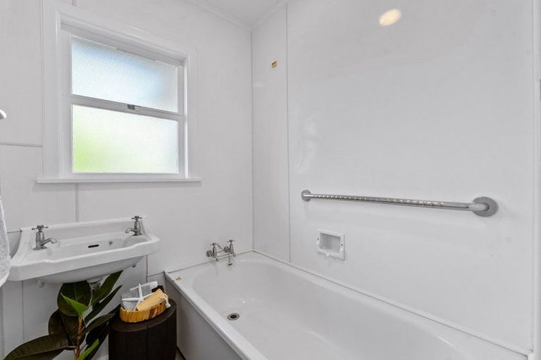 Photo of property in 2/22 Margaret Place, Milford, Auckland, 0620