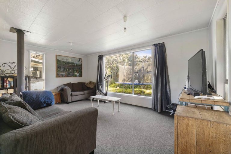 Photo of property in 3 Armstrong Avenue, Waitara, 4320