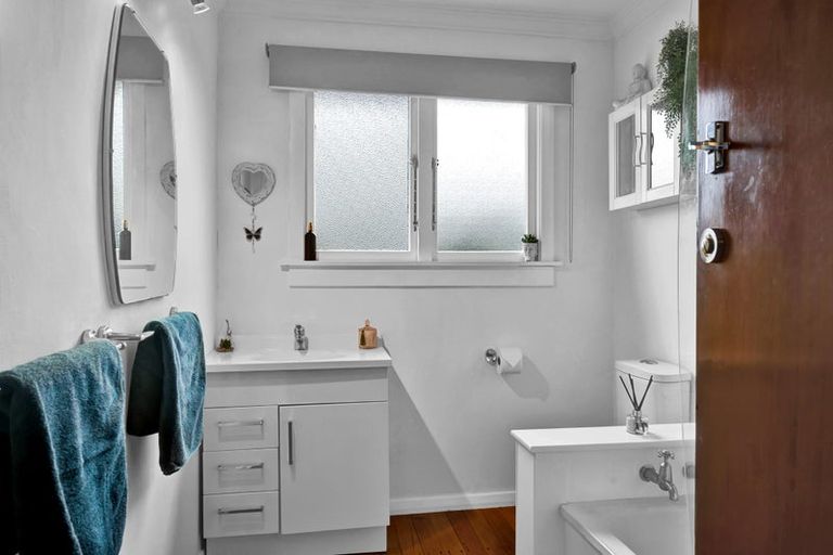 Photo of property in 63 Turuturu Road, Hawera, 4610