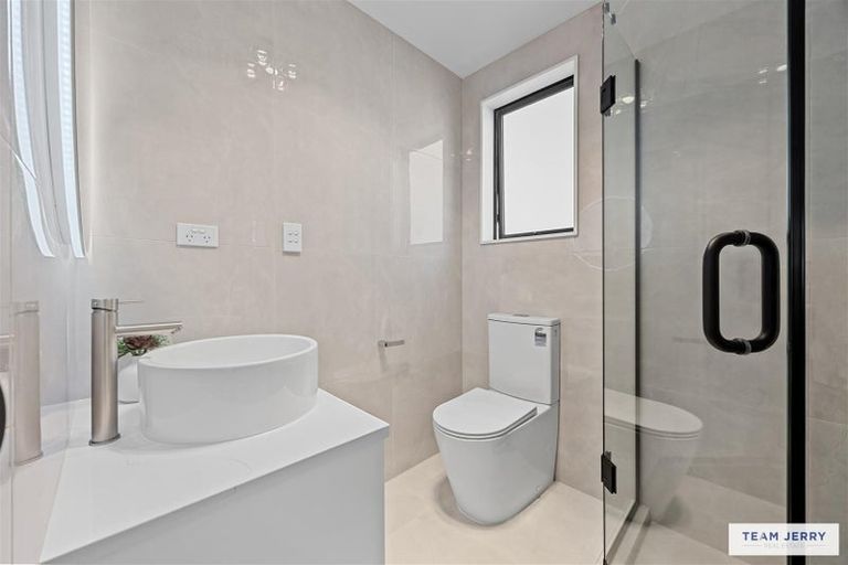 Photo of property in 37a Crestview Rise, Papakura, 2110