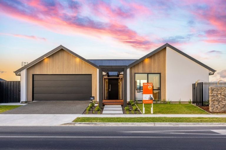 Photo of property in 2 Mccahon Drive, Rangiora, 7400