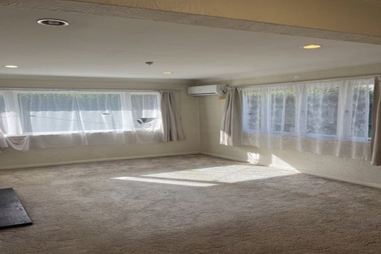 Photo of property in 125 Millbrook Road, Sunnyvale, Auckland, 0612