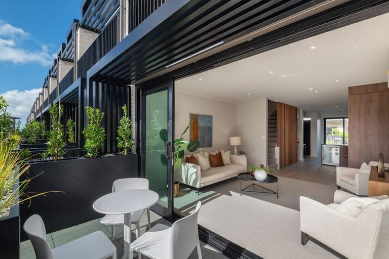 Photo of property in 9a Windlass Street, Long Bay, Auckland, 0630