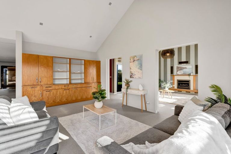 Photo of property in 1 Gleneagles Way, Waiwhakaiho, New Plymouth, 4312