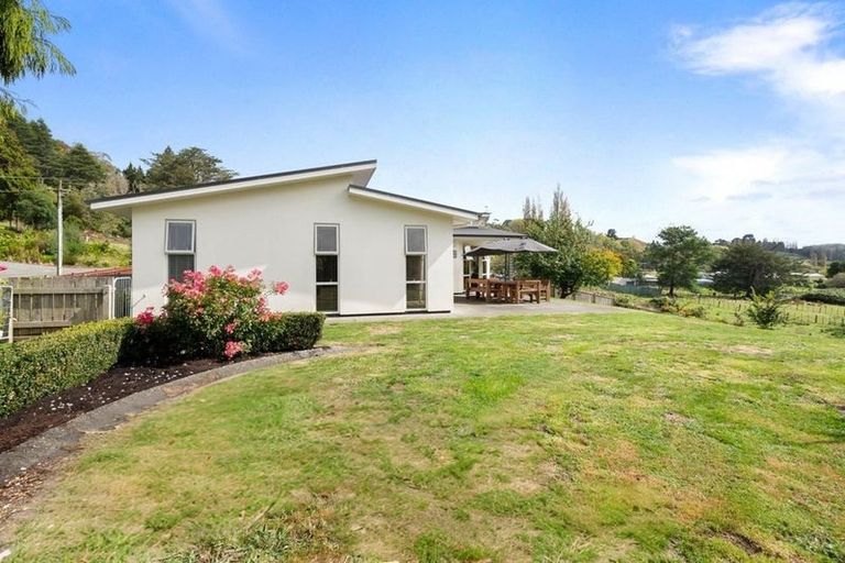 Photo of property in 4 Feltham Street, Hunterville, 4730