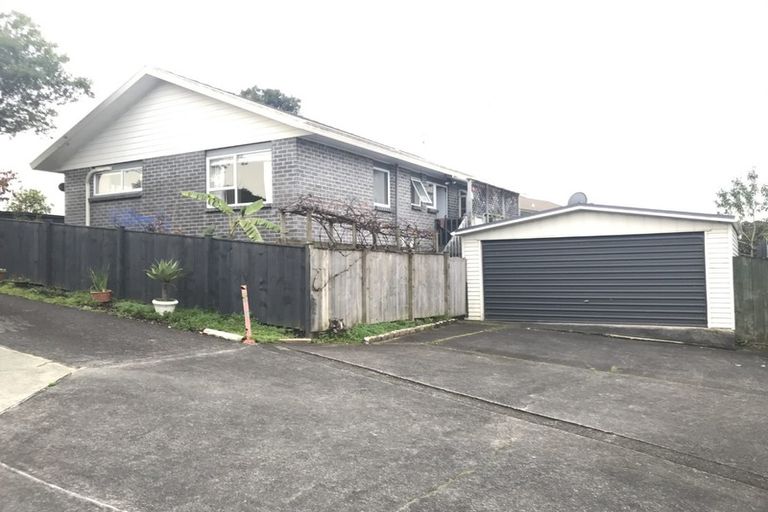 Photo of property in 25 Meadowvale Rise, Titirangi, Auckland, 0604