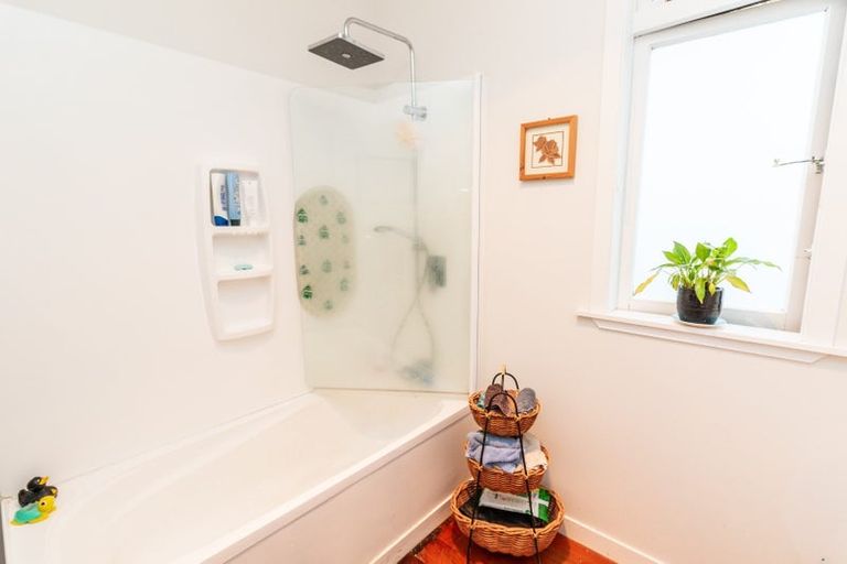 Photo of property in 2 Akatea Street, Berhampore, Wellington, 6023