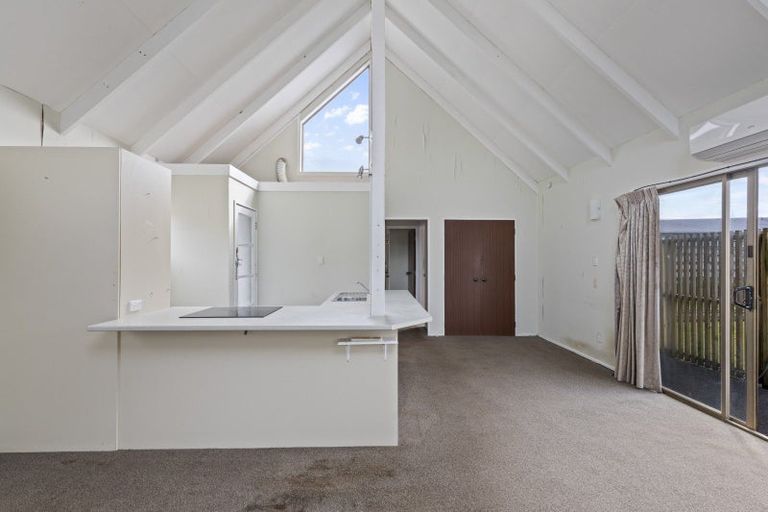 Photo of property in 9a Brierley Place, Marfell, New Plymouth, 4310