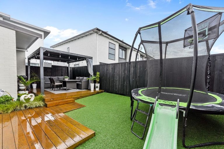 Photo of property in 73 Glidepath Road, Hobsonville, Auckland, 0616
