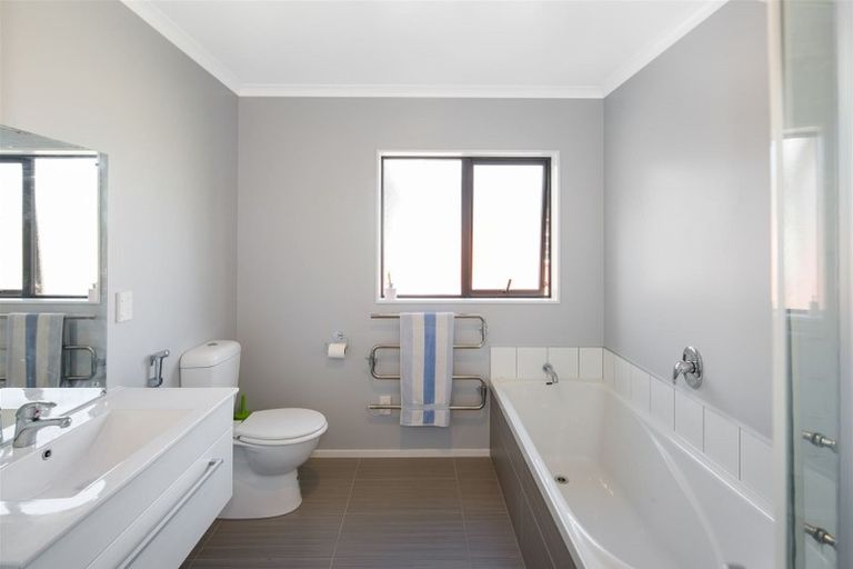 Photo of property in 40 Mauldeth Terrace, Churton Park, Wellington, 6037