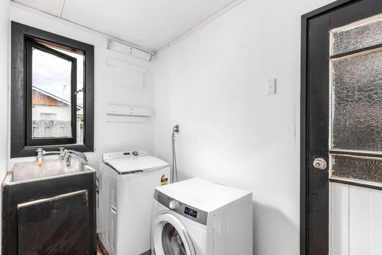 Photo of property in 46 Fitzroy Road, Fitzroy, New Plymouth, 4312