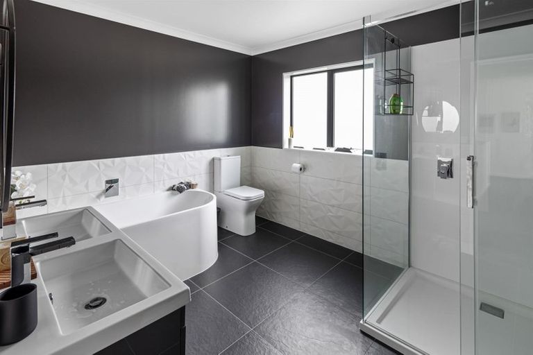 Photo of property in 1 Crompton Avenue, Churton Park, Wellington, 6037