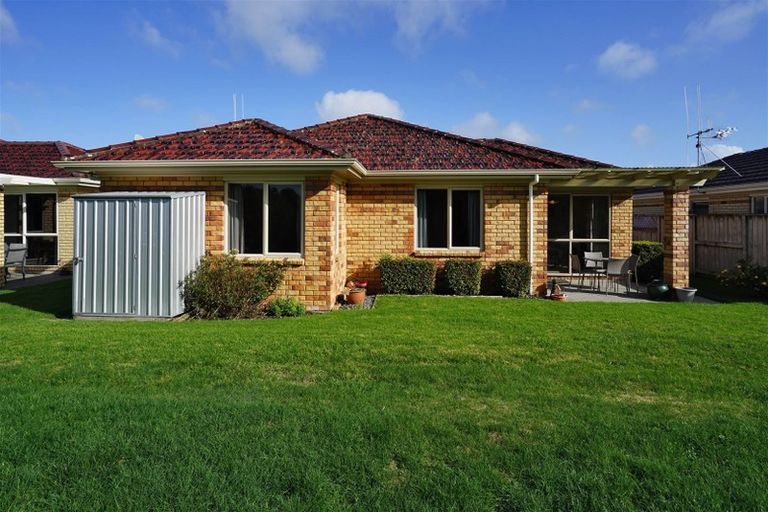 Photo of property in 37 Sovereign Isle Lane, Rototuna, Hamilton, 3210