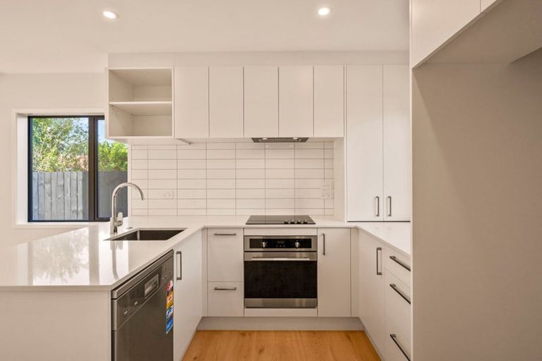 Photo of property in 7/721 Te Atatu Road, Te Atatu Peninsula, Auckland, 0610