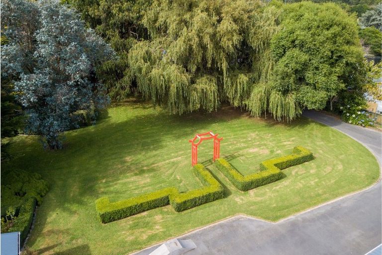 Photo of property in 52 Nimmo Avenue West, Waikanae, 5036