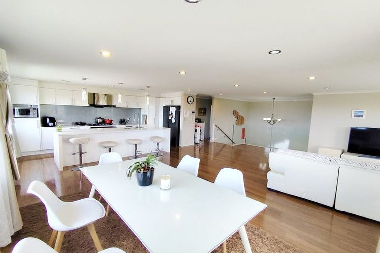 Photo of property in 1a Marina View Drive, Hobsonville, Auckland, 0618