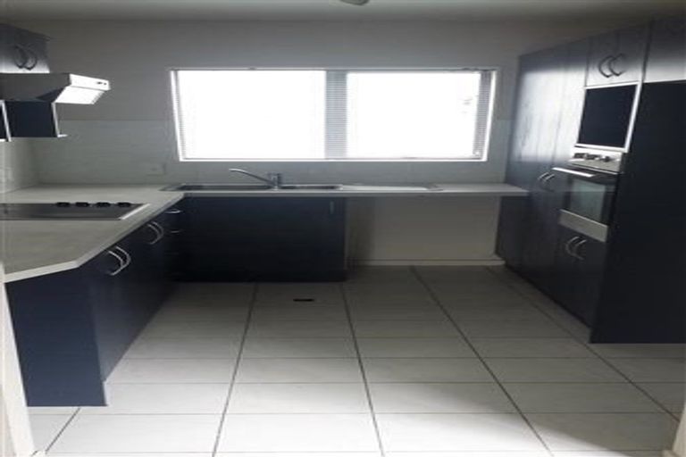 Photo of property in 24/3 Hulme Place, Henderson, Auckland, 0612