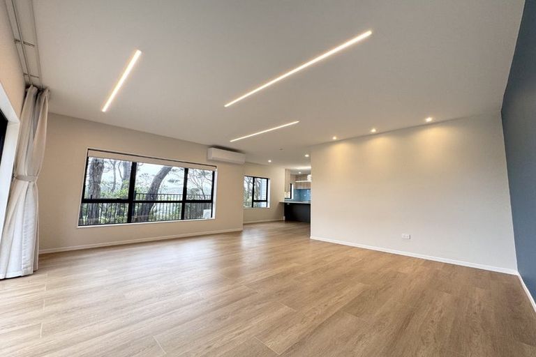 Photo of property in 29c West Harbour Drive, West Harbour, Auckland, 0618