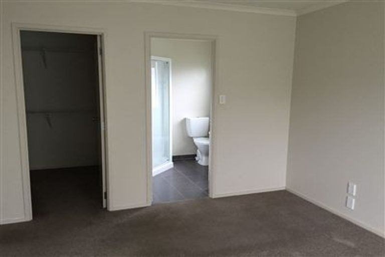 Photo of property in 12 Trevors Place, Pukekohe, 2120