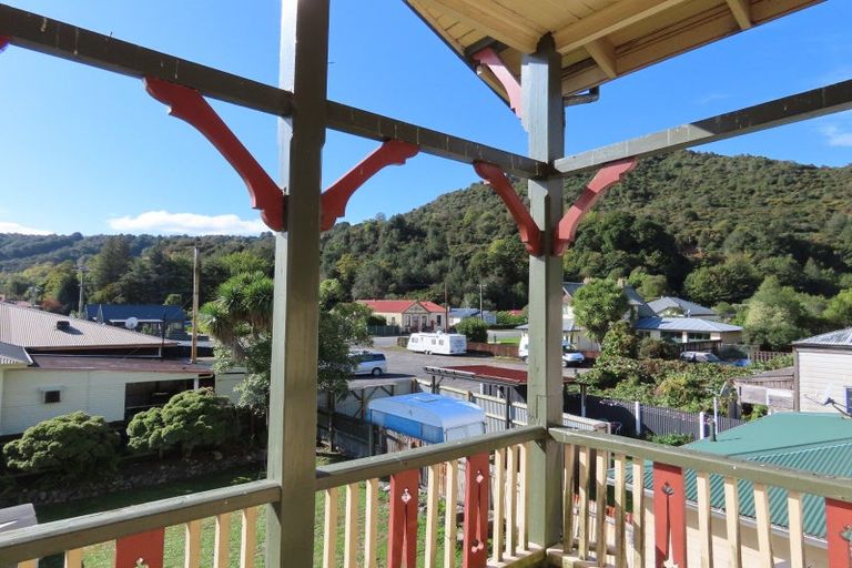 Photo of property in 28 Broadway, Reefton, 7830
