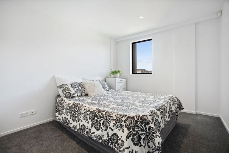 Photo of property in 3/2 Sioux Road, Hobsonville, Auckland, 0616