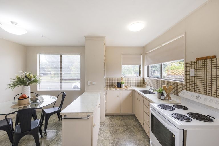 Photo of property in 12 Escort Grove, Awapuni, Palmerston North, 4412