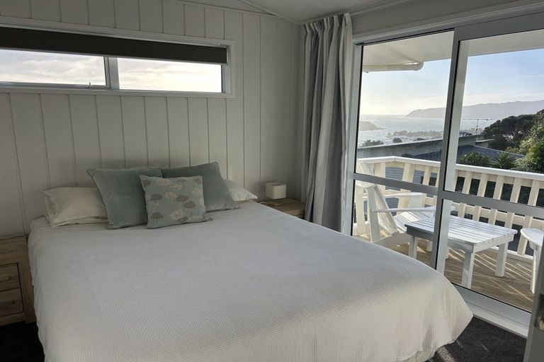 Photo of property in 14b Kahu Road, Paremata, Porirua, 5024