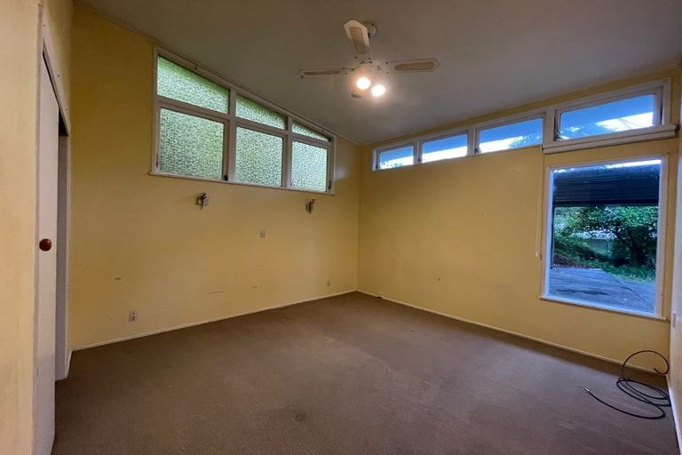 Photo of property in 17 Ellice Road, Totara Vale, Auckland, 0629