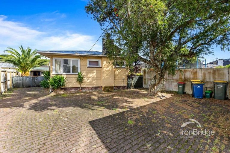 Photo of property in 210 Lake Road, Northcote, Auckland, 0627