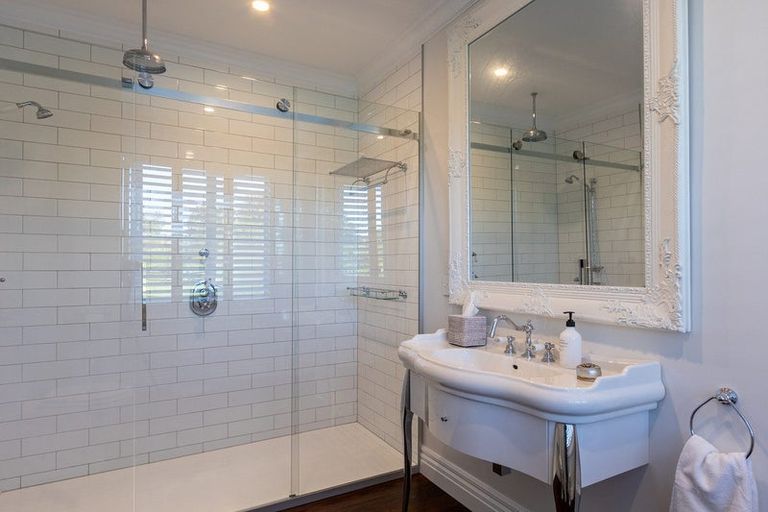 Photo of property in 2 Otaihanga Road, Paraparaumu Beach, Paraparaumu, 5032