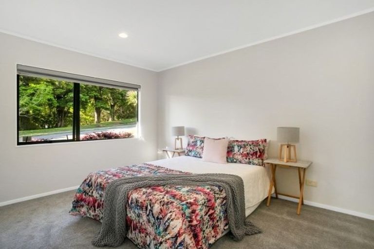 Photo of property in 4 De Havilland Drive, Goodwood Heights, Auckland, 2105