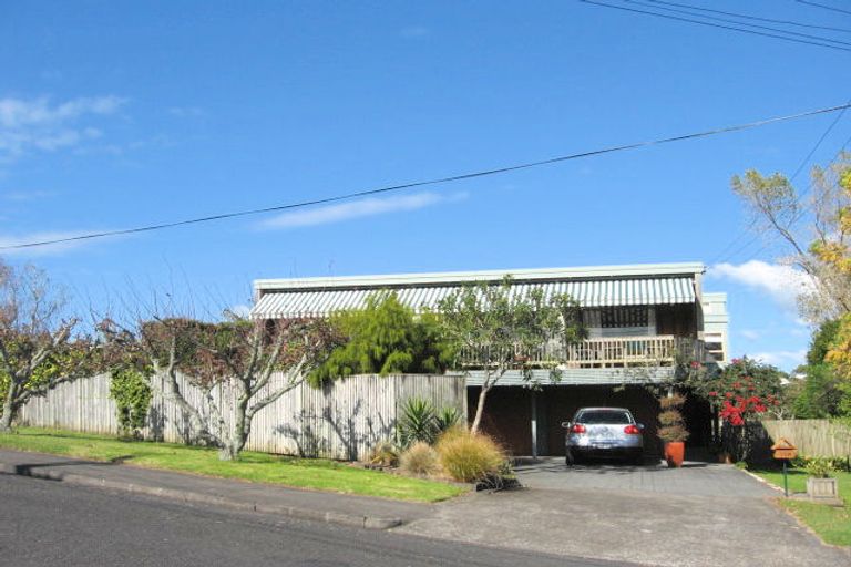 Photo of property in 218 Bleakhouse Road, Mellons Bay, Auckland, 2014