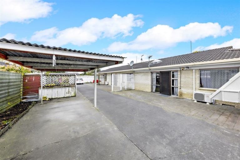Photo of property in 2/76 Kenderdine Road, Papatoetoe, Auckland, 2025