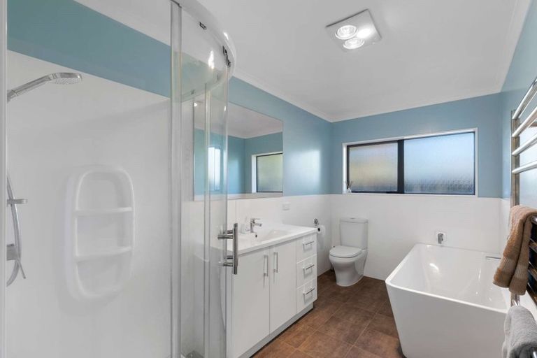 Photo of property in 2/172 Queen Street, Waiuku, 2123