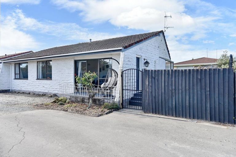 Photo of property in 1/40b Chipping Lane, Redwood, Christchurch, 8051