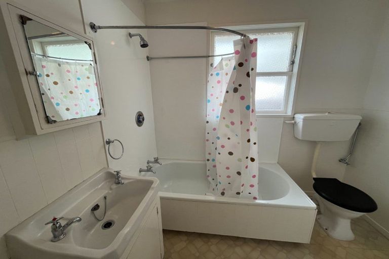 Photo of property in 44 Pitama Road, Awapuni, Palmerston North, 4412