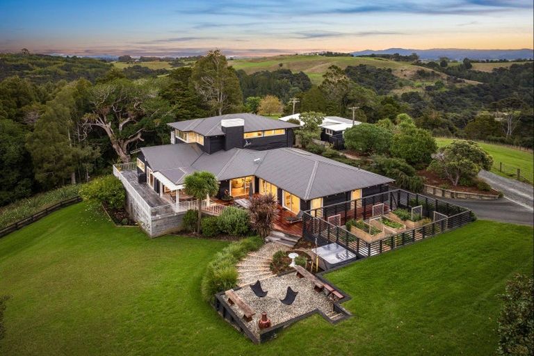 Photo of property in 181 Baddeleys Beach Road, Tawharanui Peninsula, Warkworth, 0986